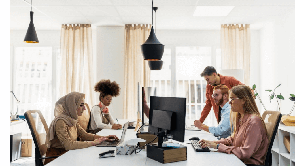 Trabajadores en un coworking en Madrid